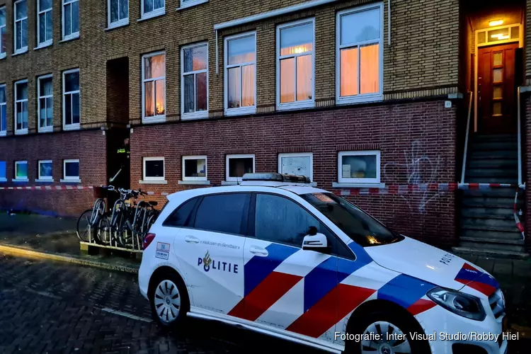Jongetje (1) uit raam gevallen Bos en Lommerweg