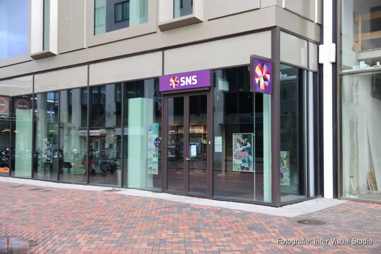 Poging overval op SNS Bank op het Bijlmerplein