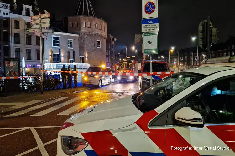 Man uit gracht gehaald door hulpdiensten