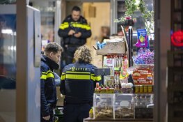 Overval op avondwinkel aan de Pieter Calandlaan in Amsterdam