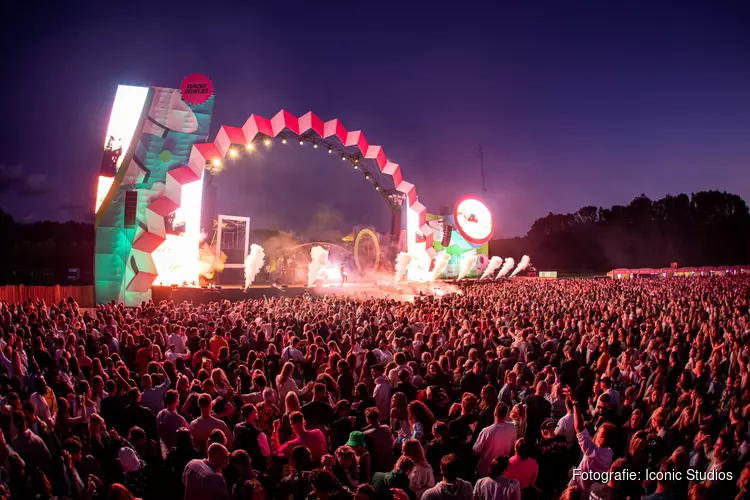 Vunzige Deuntjes Festival presenteert grootse halftime show met Ronnie Flex, Broederliefde en Poke op tiende verjaardag