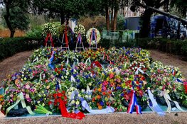 Bloemenzee en eindelijk weer publiek bij Nationale Holocaust Herdenking