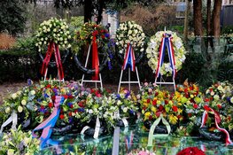 Bloemenzee en eindelijk weer publiek bij Nationale Holocaust Herdenking