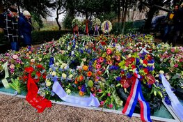 Bloemenzee en eindelijk weer publiek bij Nationale Holocaust Herdenking