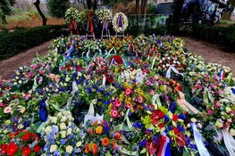 Bloemenzee en eindelijk weer publiek bij Nationale Holocaust Herdenking