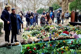 Bloemenzee en eindelijk weer publiek bij Nationale Holocaust Herdenking