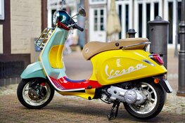 Welke milieu eisen gelden er voor brommers en scooters in Amsterdam?