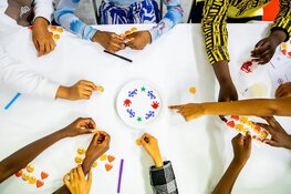 Nog enkele plekken voor scholen beschikbaar voor het educatieve project Keti Koti-scholenontbijt 2023