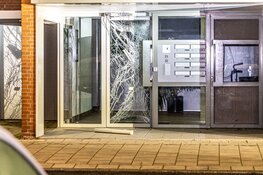 Explosief afgegaan bij portiekflat in Amsterdam-Zuidoost