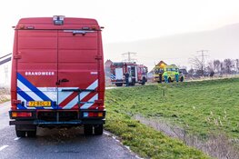 Auto te water in Amsterdam-Noord