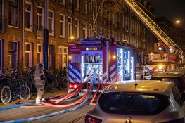 Gewonde bij grote woningbrand Van der Hoopstraat Amsterdam