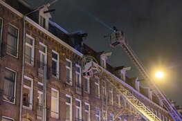 Gewonde bij grote woningbrand Van der Hoopstraat Amsterdam