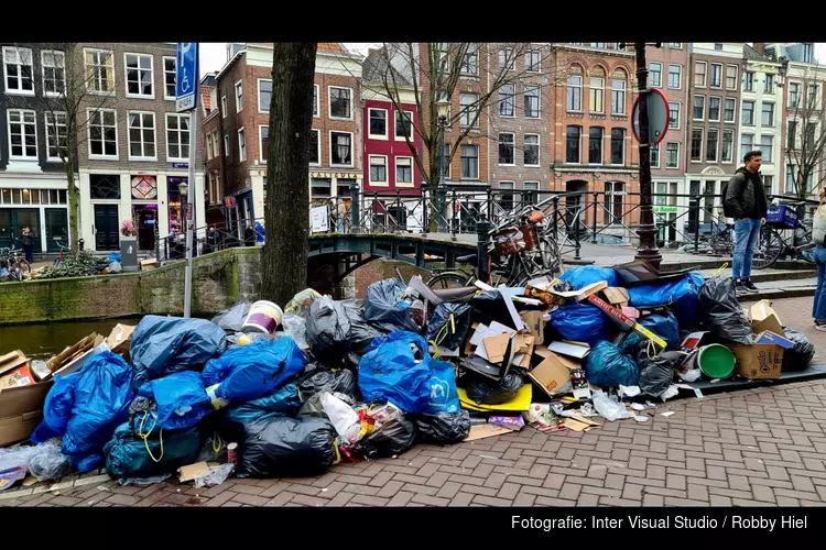 Afval stapelt zich op in centrum Amsterdam