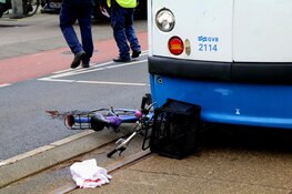 Fietser aangereden door tram in Amsterdam