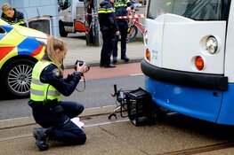 Fietser aangereden door tram in Amsterdam