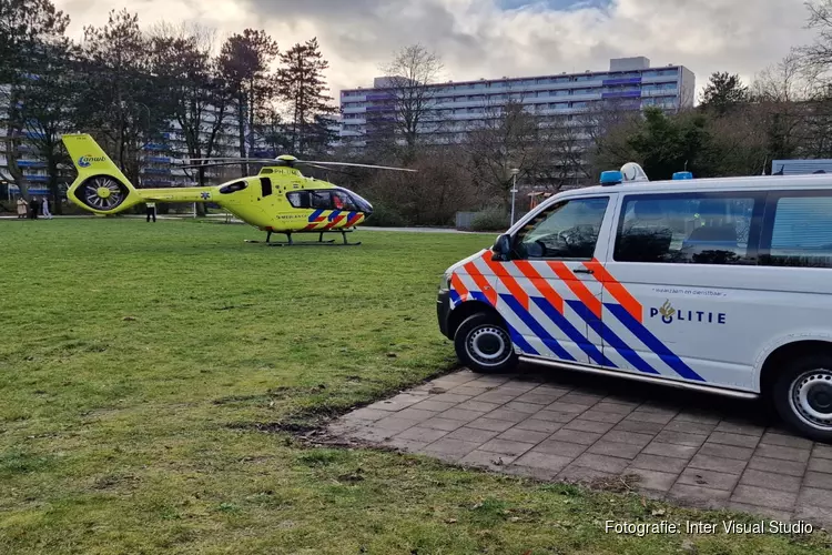 Man ernstig gewond bij steekincident in flat in Amsterdam-Noord