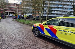 Man ernstig gewond bij steekincident in flat in Amsterdam-Noord