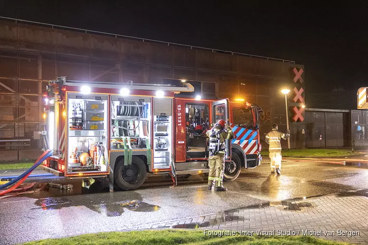 Brand bij Stadsdeelwerf Z/O aan de Schepenbergweg in Amsterdam
