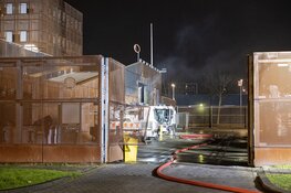 Brand bij Stadsdeelwerf Z/O aan de Schepenbergweg in Amsterdam