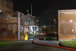 Brand bij Stadsdeelwerf Z/O aan de Schepenbergweg in Amsterdam