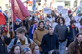 Paar honderd demonstranten op Dam voor woonprotest