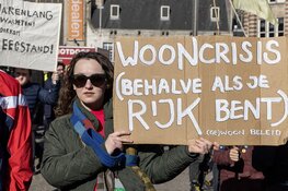 Paar honderd demonstranten op Dam voor woonprotest