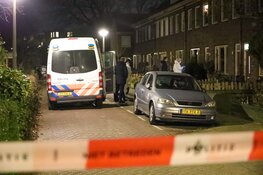Politie doet onderzoek naar stoffelijk overschot in woning in Amsterdam-Noord
