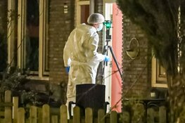 Politie doet onderzoek naar stoffelijk overschot in woning in Amsterdam-Noord