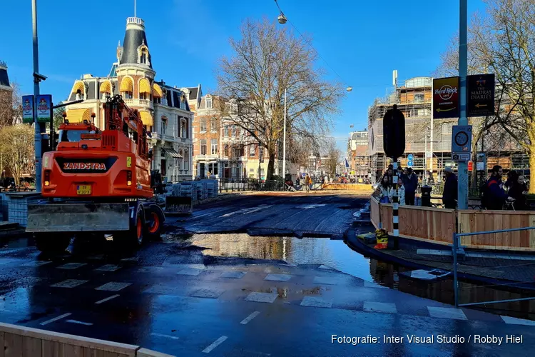 Waterleiding gesprongen bij Museumbrug, Stadhouderskade staat blank