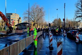 Waterleiding gesprongen bij Museumbrug, Stadhouderskade staat blank