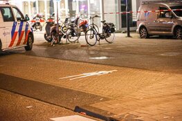 Voetganger aangereden in Nieuw West, auto rijdt door