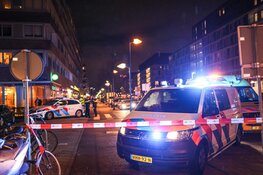 Voetganger aangereden in Nieuw West, auto rijdt door