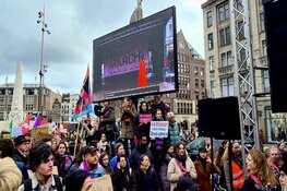 Duizenden mensen bij Feminist March op de Dam