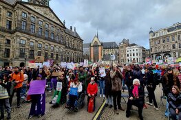 Duizenden mensen bij Feminist March op de Dam