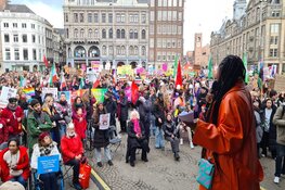 Duizenden mensen bij Feminist March op de Dam