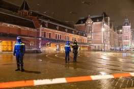 Persoon neergestoken nabij Amsterdam Centraal