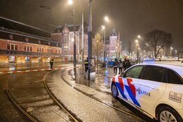 Persoon neergestoken nabij Amsterdam Centraal