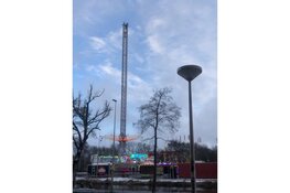 Kermisgangers vast in zweefmolen in het Westerpark