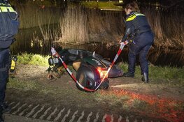 Hulpdiensten groots uitgerukt voor gedumpte deelscooter in Ouderkerk aan de Amstel