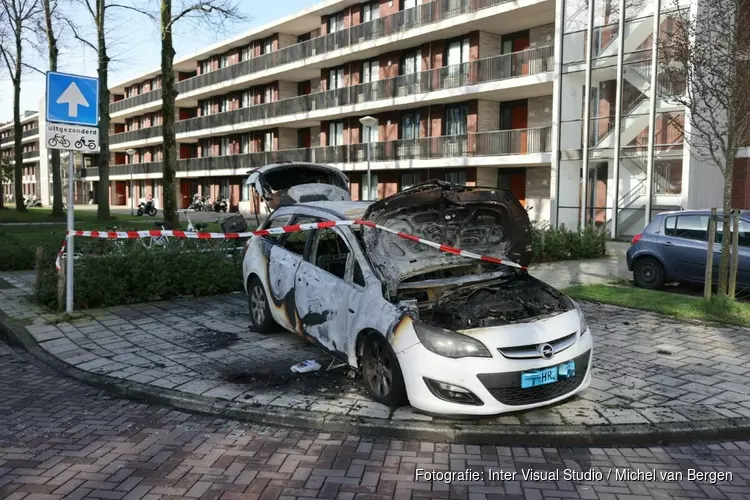 Taxi door brand verwoest in Slotermeer