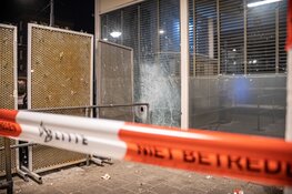 Explosief afgegaan bij gevel restaurant in Bos en Lommer