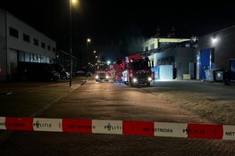 Brand bij timmerbedrijf in Amsterdam-Noord