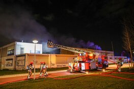 Grote brand bij bedrijf in Westpoort