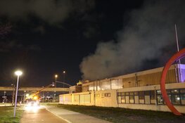 Grote brand bij bedrijf in Westpoort