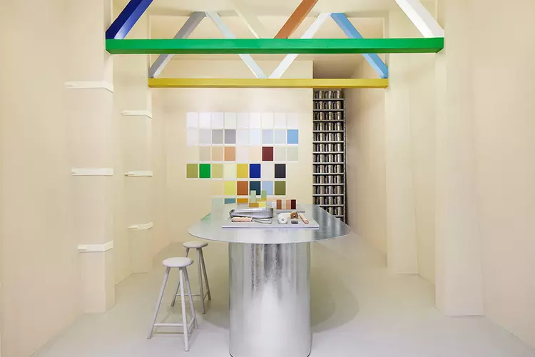 Bekroonde Finse verf-pionier opent Paint Studio in Amsterdam