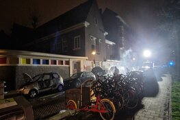Brandstichting Admiralengracht: drie voertuigen in brand