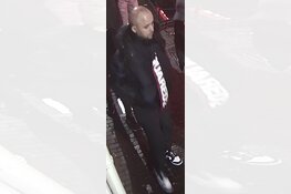 Gezocht: Straatroof door voetbaltruc in Boomsteeg