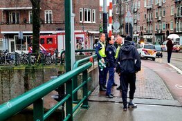 Auto te water en gezonken in Amsterdam