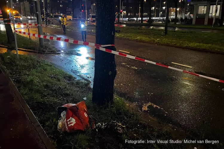 Maaltijdbezorger gewond bij ongeval op Jan van Galenstraat