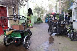 Fietstaxi`s in brand in Amsterdam-Centrum